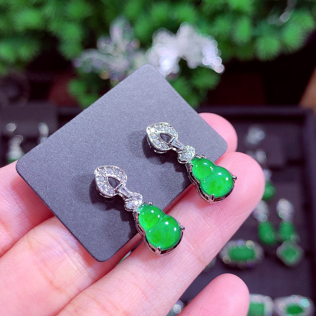 颈饰未镶嵌翡翠天然