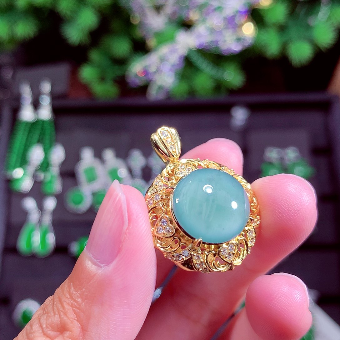 颈饰未镶嵌翡翠天然