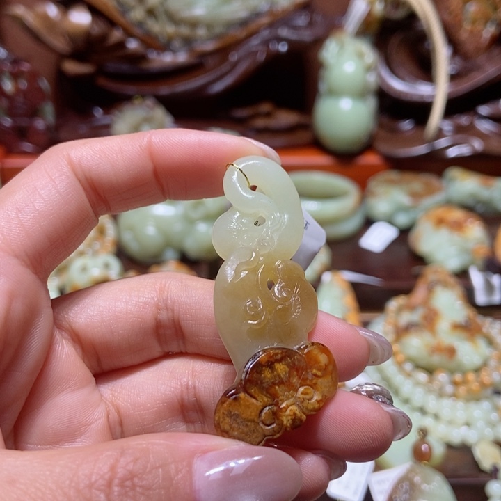 岫岩河磨玉（透闪石质玉）挂件未镶嵌7****3