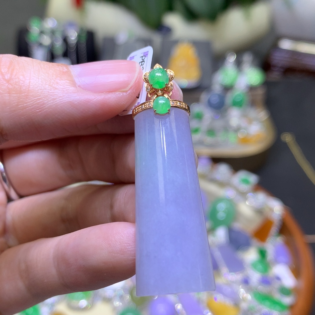 翡翠颈饰18K金镶嵌翡翠吊坠项链