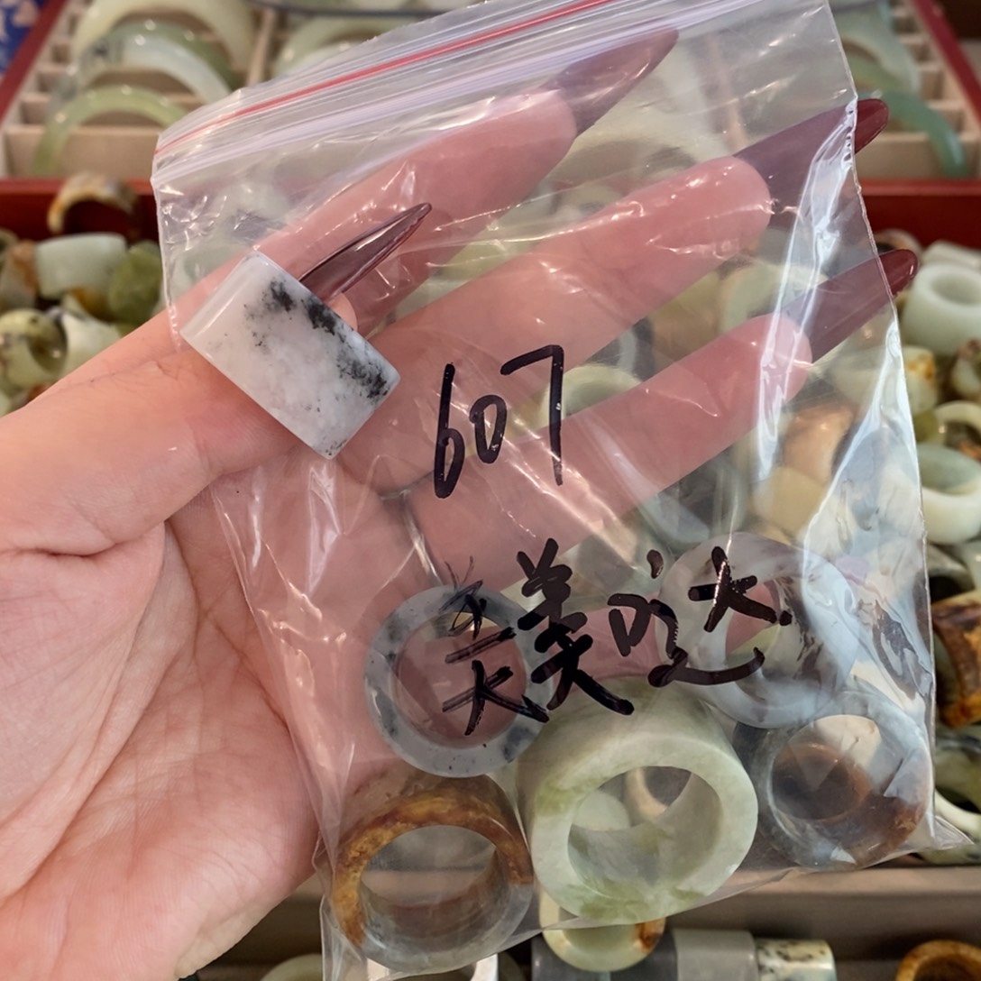 美***哒蛇纹石玉未镶嵌戒指