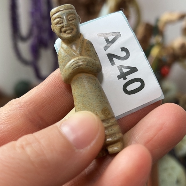 知***止和田玉（糖玉）未镶嵌颈饰