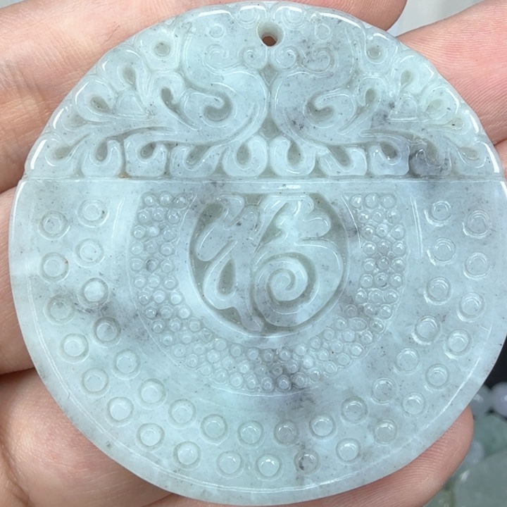 翡翠挂件未镶嵌翡翠