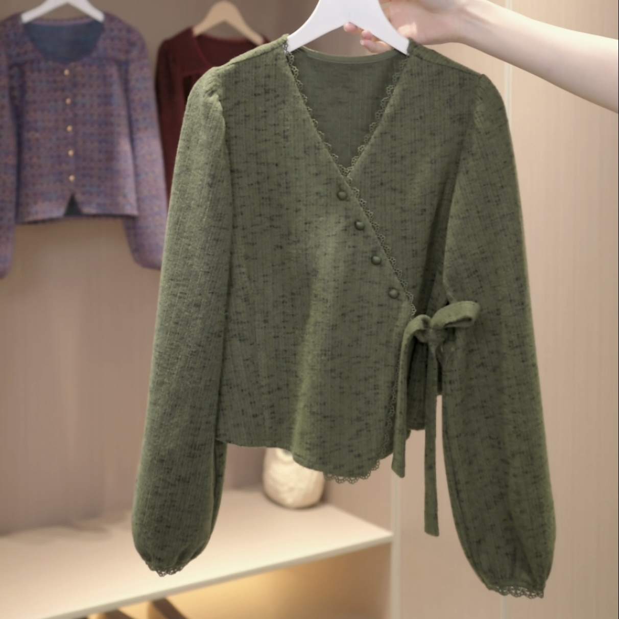 【大脸哈】2025秋冬法式新款v领绑带蕾丝拼接衬衫女显瘦百搭上衣