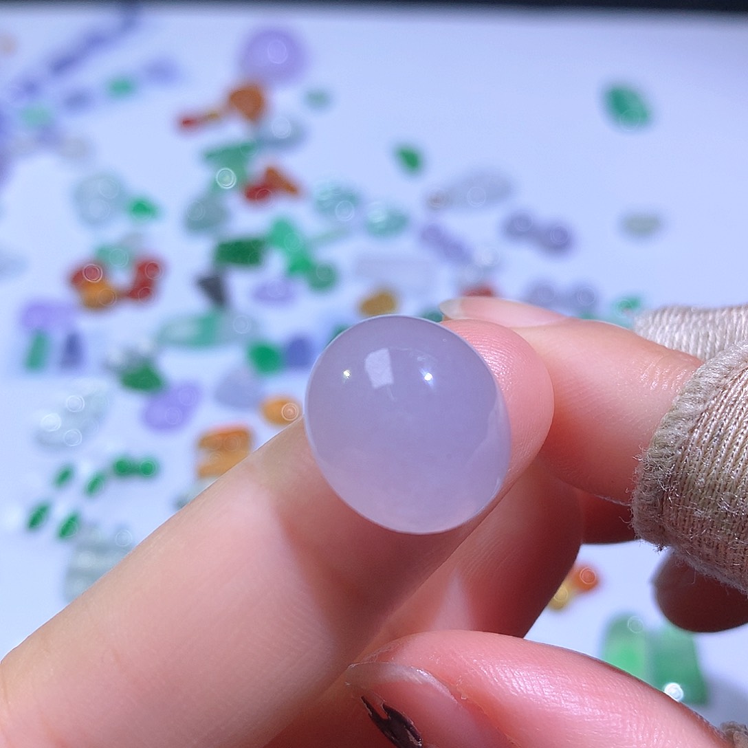 翡翠未镶嵌颈饰蛋