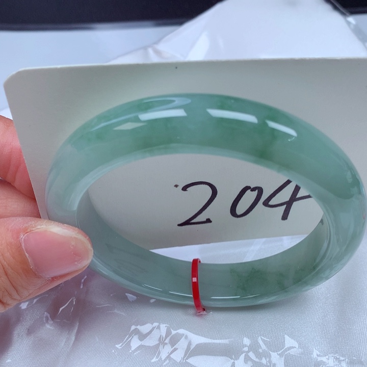 翡翠手镯未镶嵌翡翠