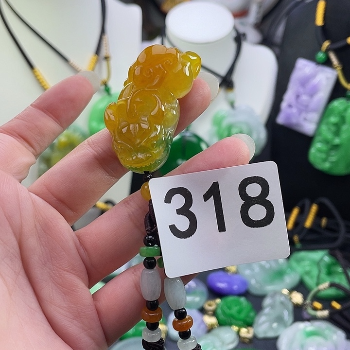 翡翠未镶嵌吊坠(赠链)