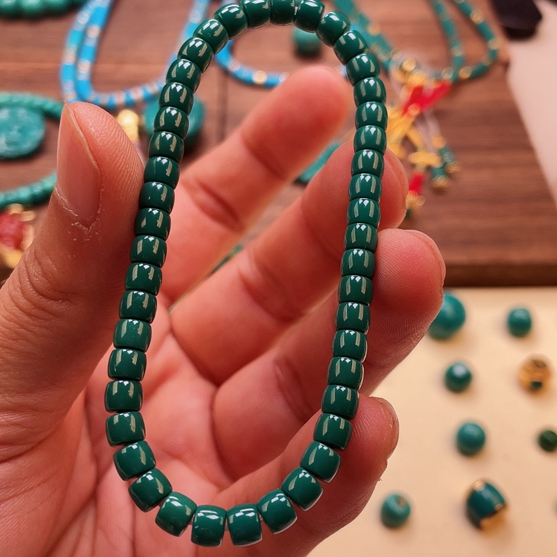 绿松石颈饰未镶嵌