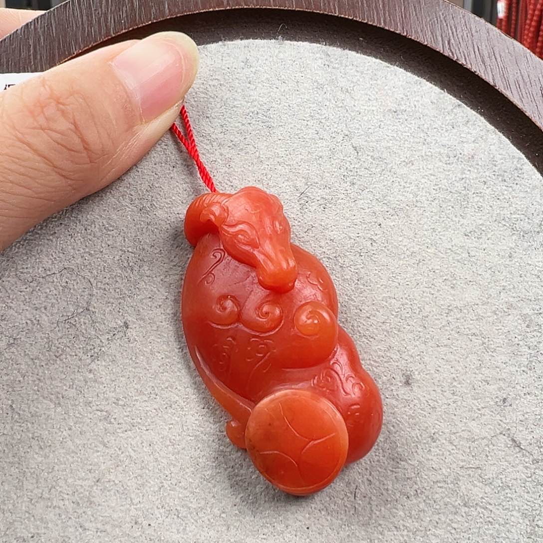 南红玛瑙吊坠未镶嵌