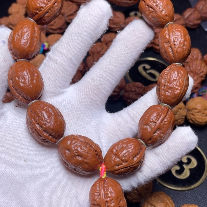 文玩核桃手串红皮浅纹大红枣