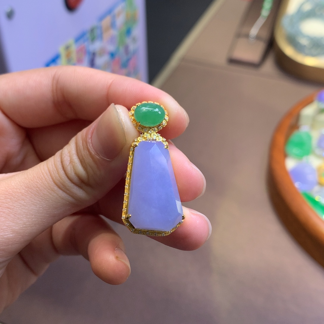 翡翠18K金镶嵌颈饰翡翠