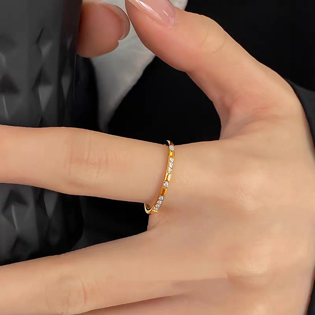 钛钢戒指 2025新款女生闪亮可叠戴素圈时尚百搭简约洋气戒指