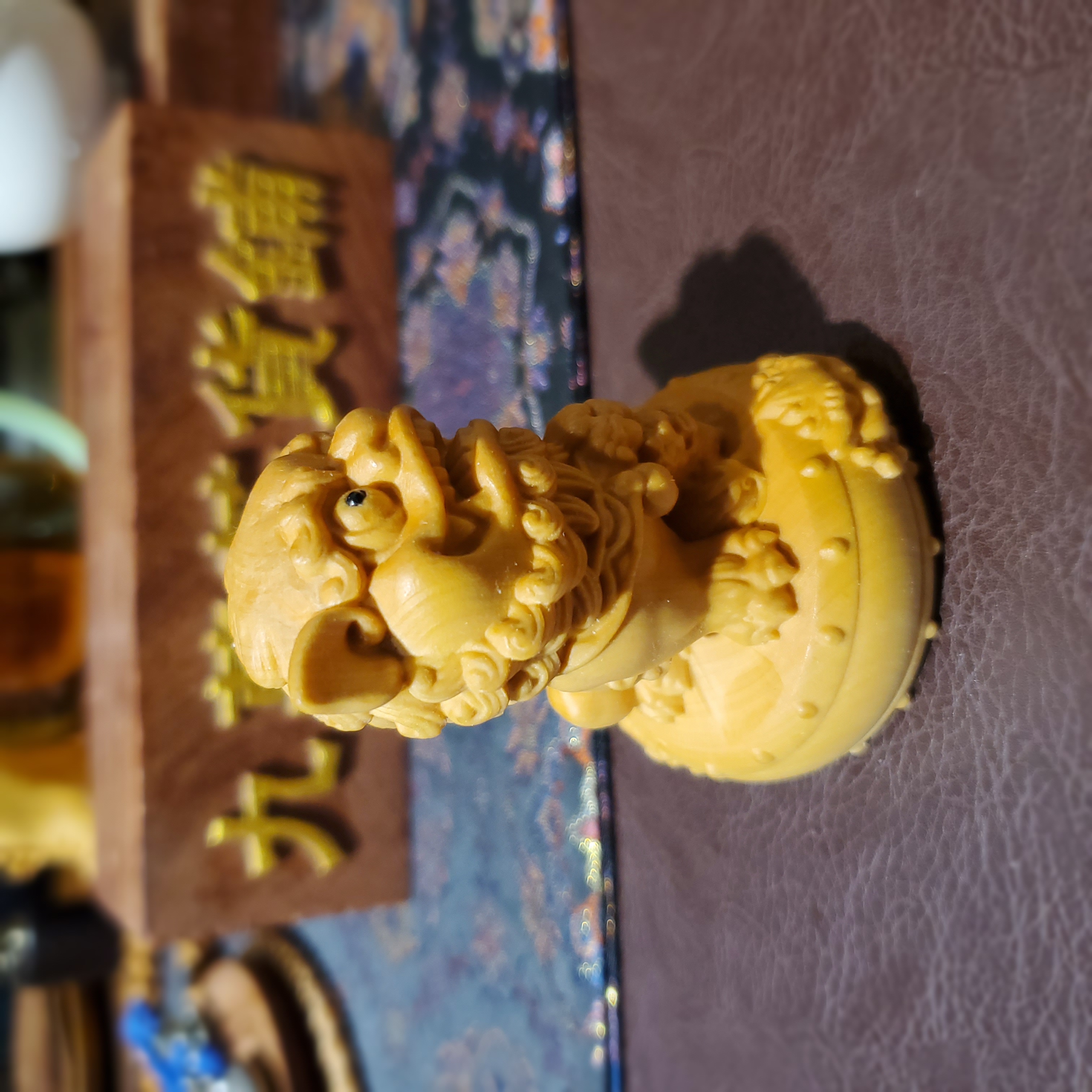 黄杨木雕摆件小母狮子