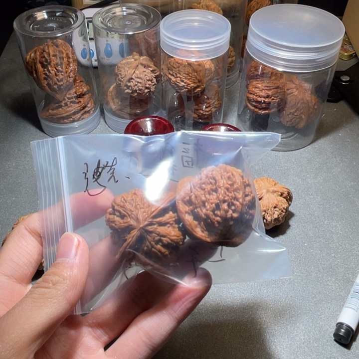 ****克文玩核桃吊坠龙洞玉