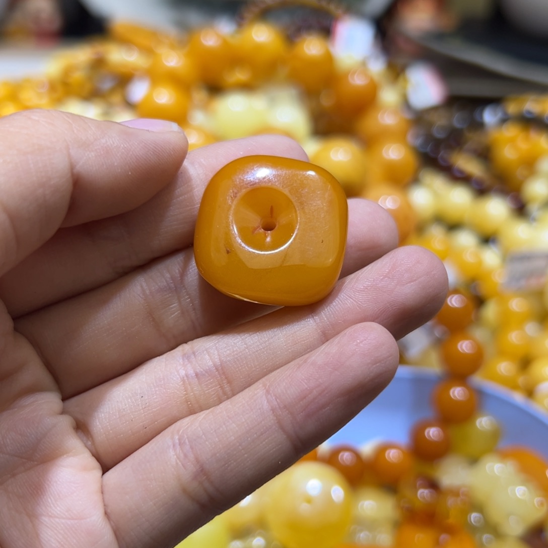 琥珀珠宝奇石未镶嵌