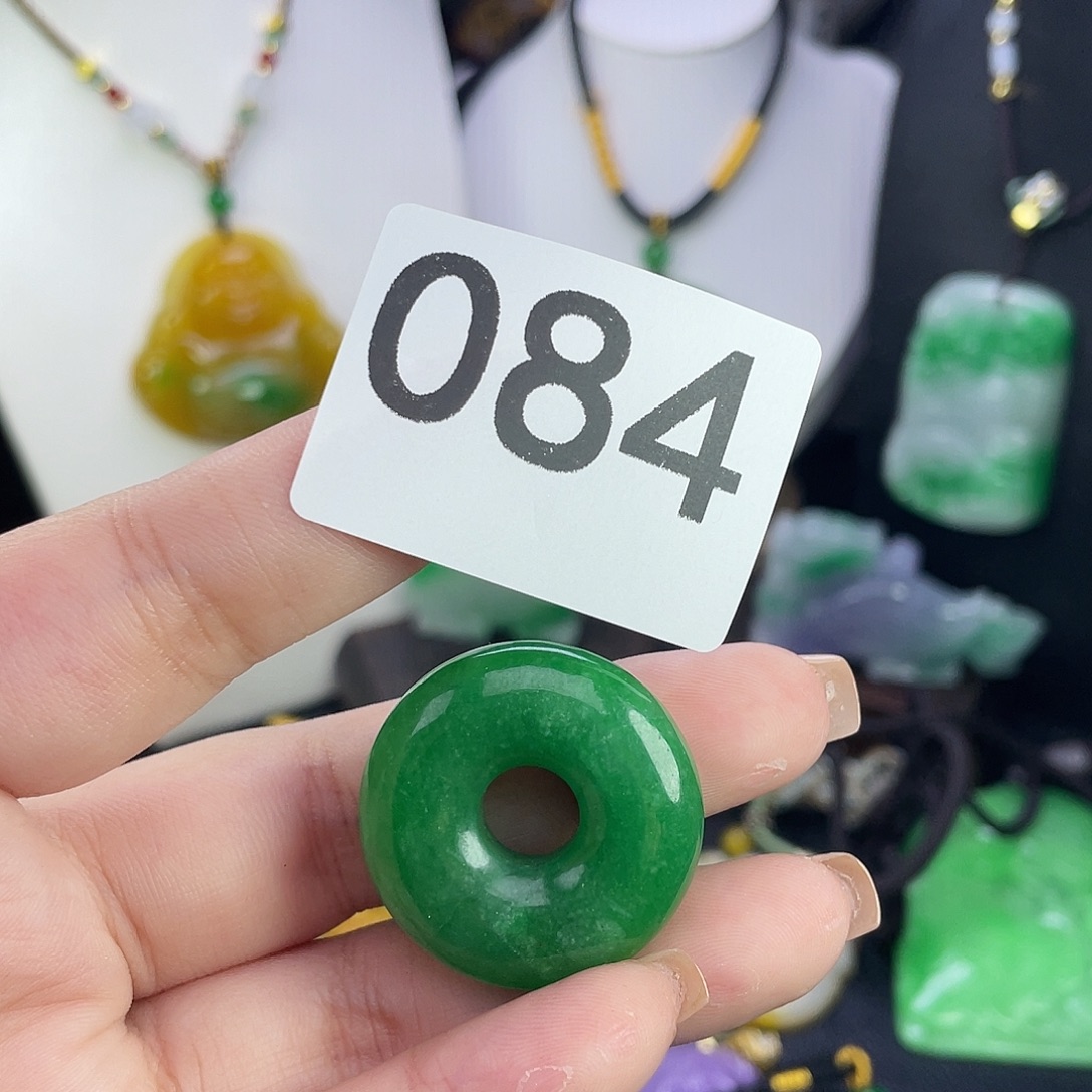 翡翠未镶嵌吊坠(赠链)