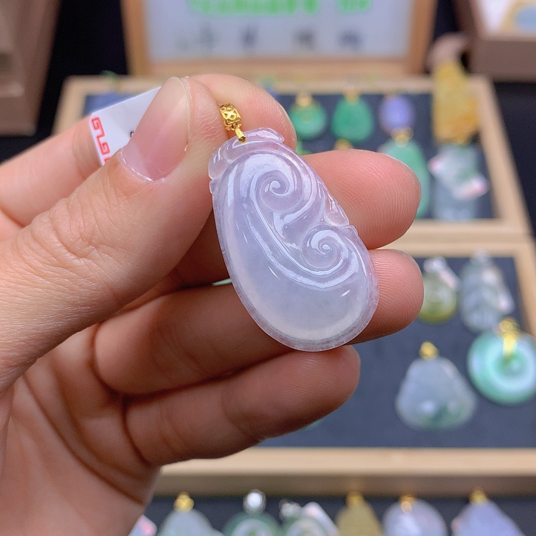 翡翠颈饰18K金镶嵌翡翠