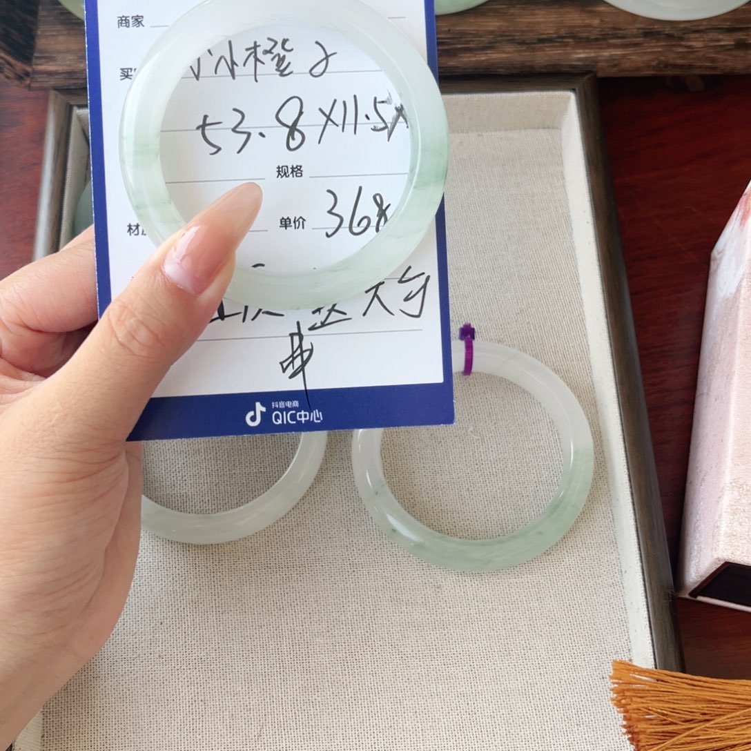 石英质玉手镯未镶嵌甜甜
