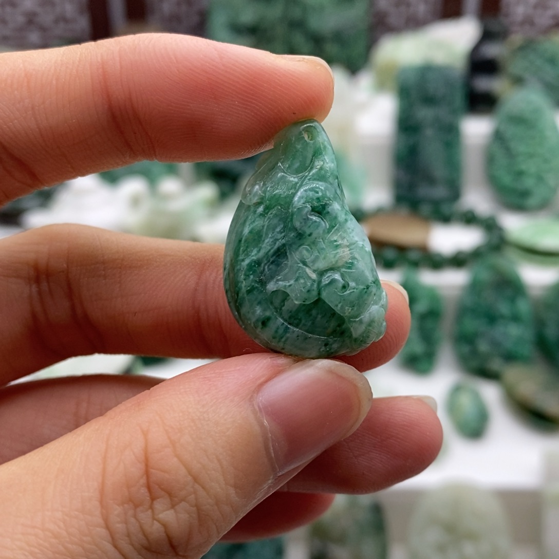 独山玉颈饰未镶嵌