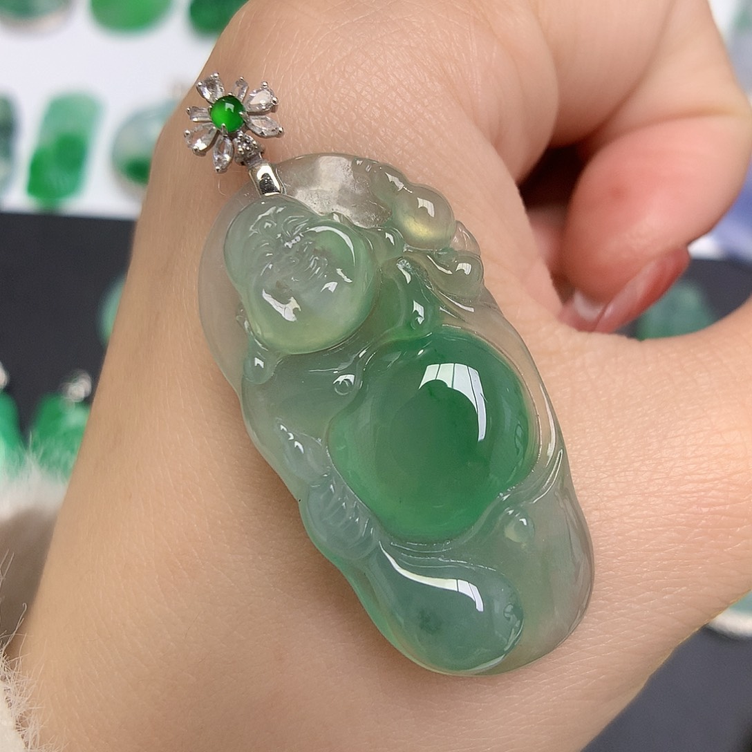 翡翠颈饰18K金镶嵌布袋佛