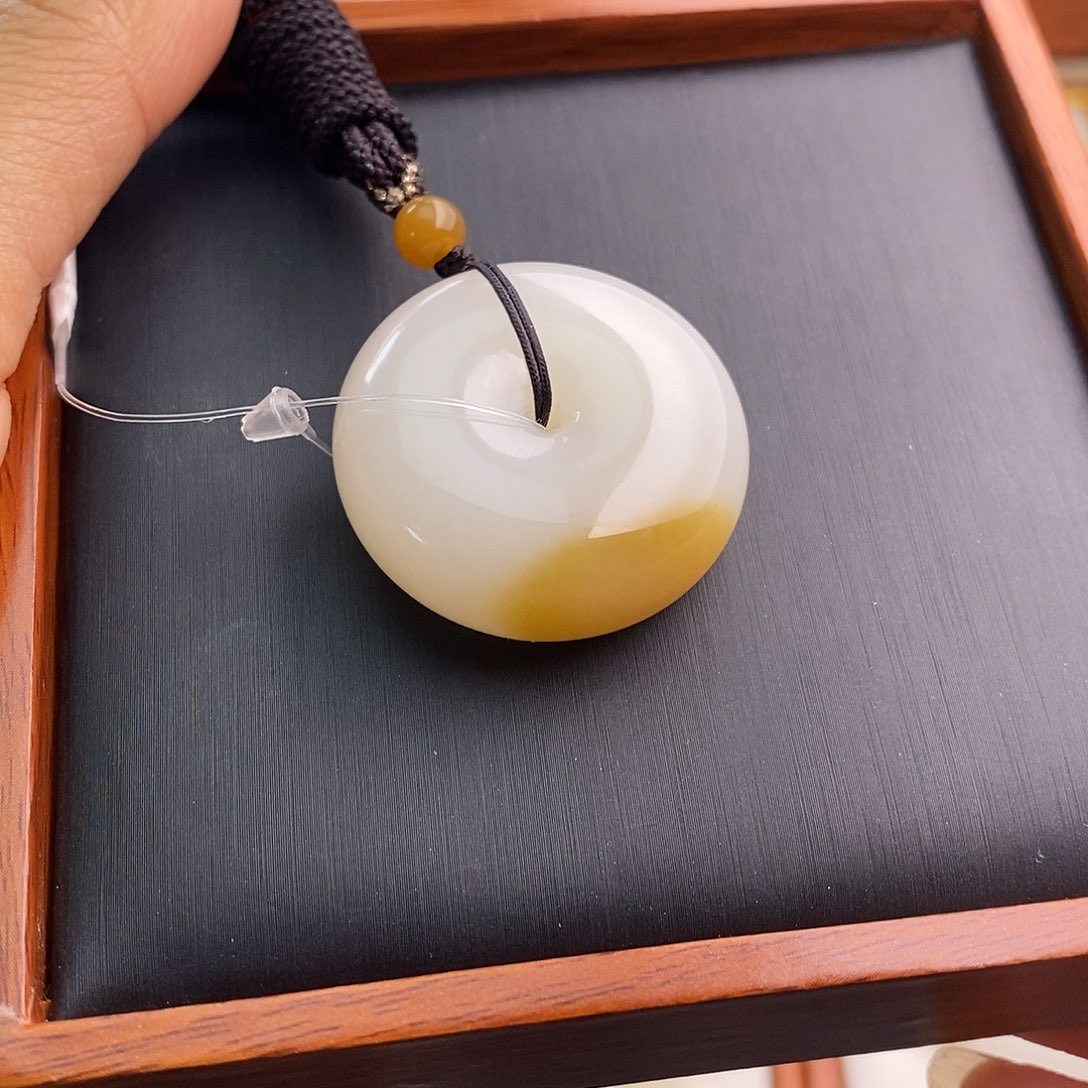 和田玉（糖玉）未镶嵌颈饰