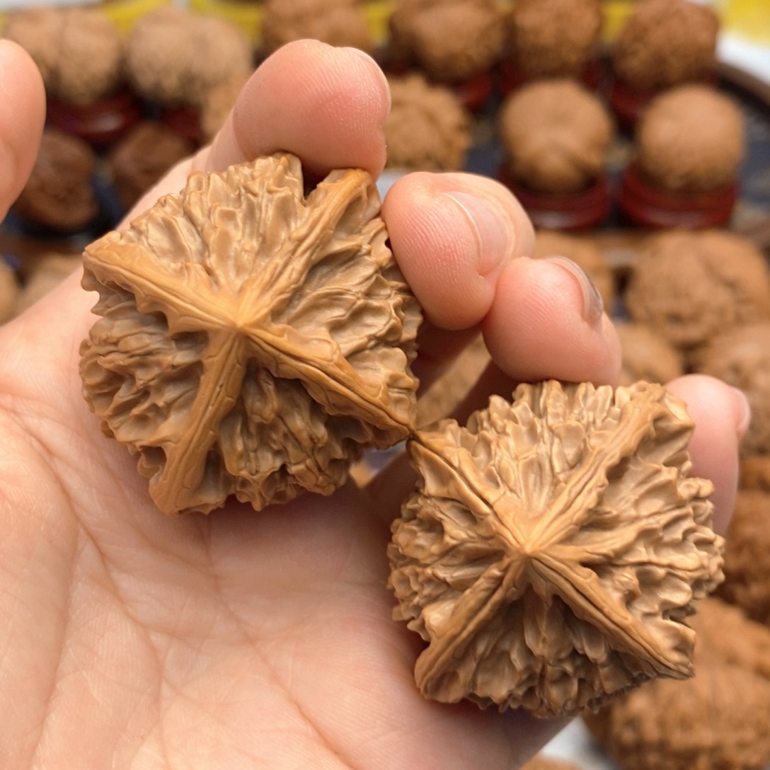 【闪购商品】文玩核桃把件42尺玉麒麟四棱