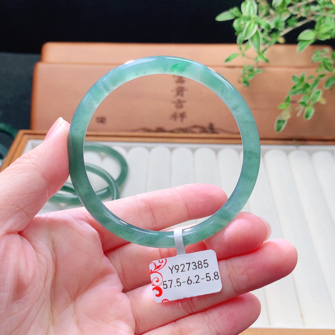 未镶嵌手镯（圆镯）翡翠