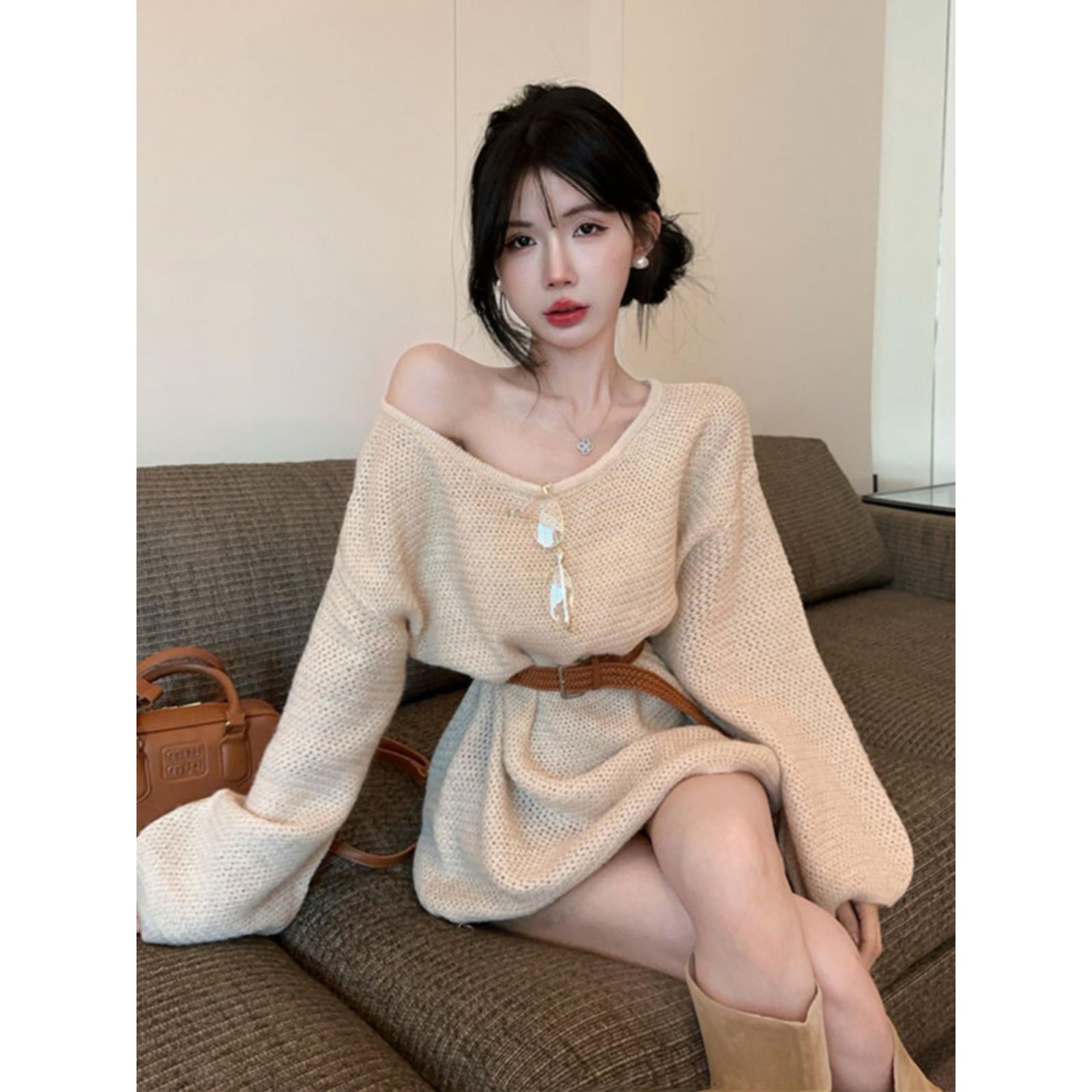 韩系氛围感穿搭钓系约会裙纯欲风辣妹露肩长袖针织毛衣连衣裙秋季