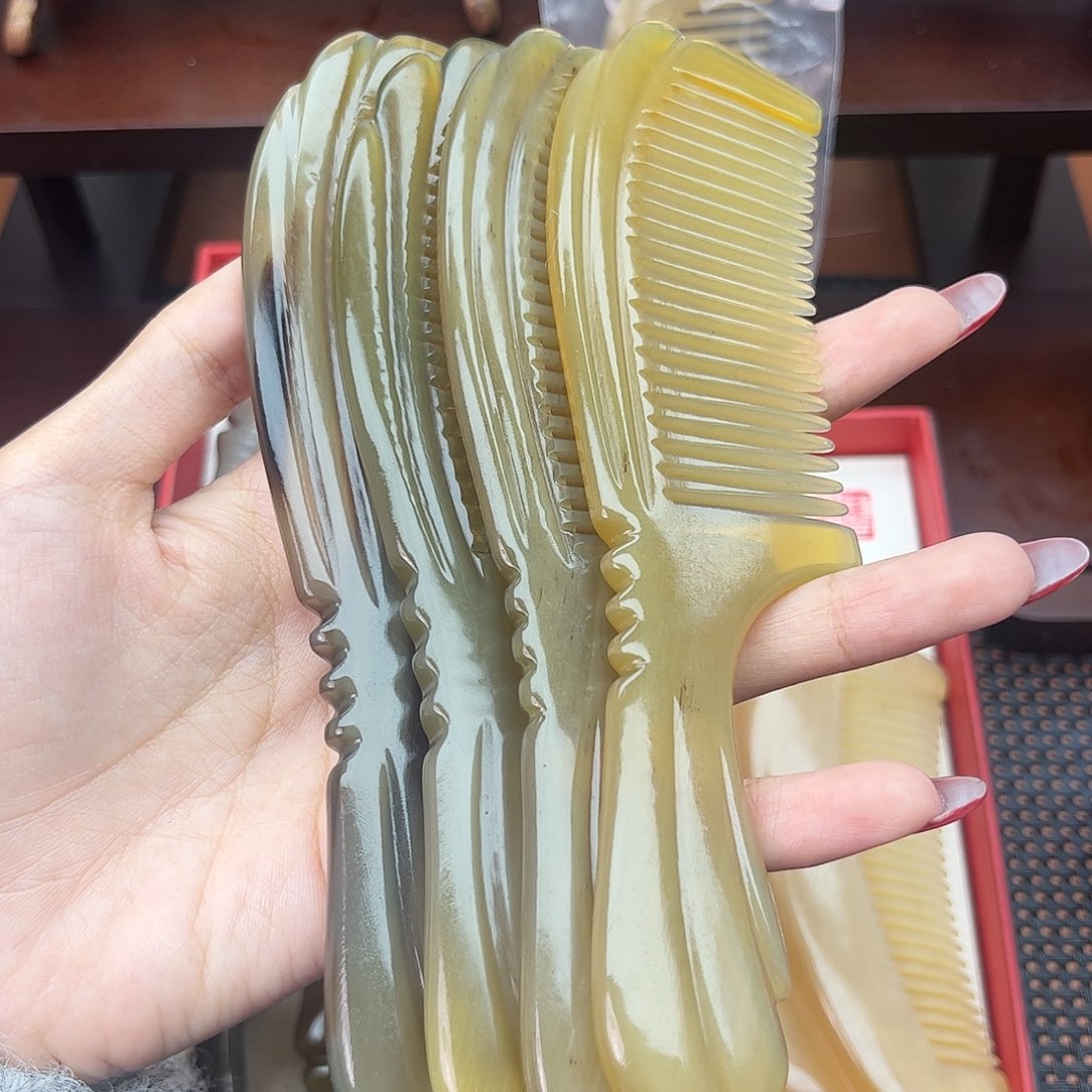 纯手工制作纯牛角梳子