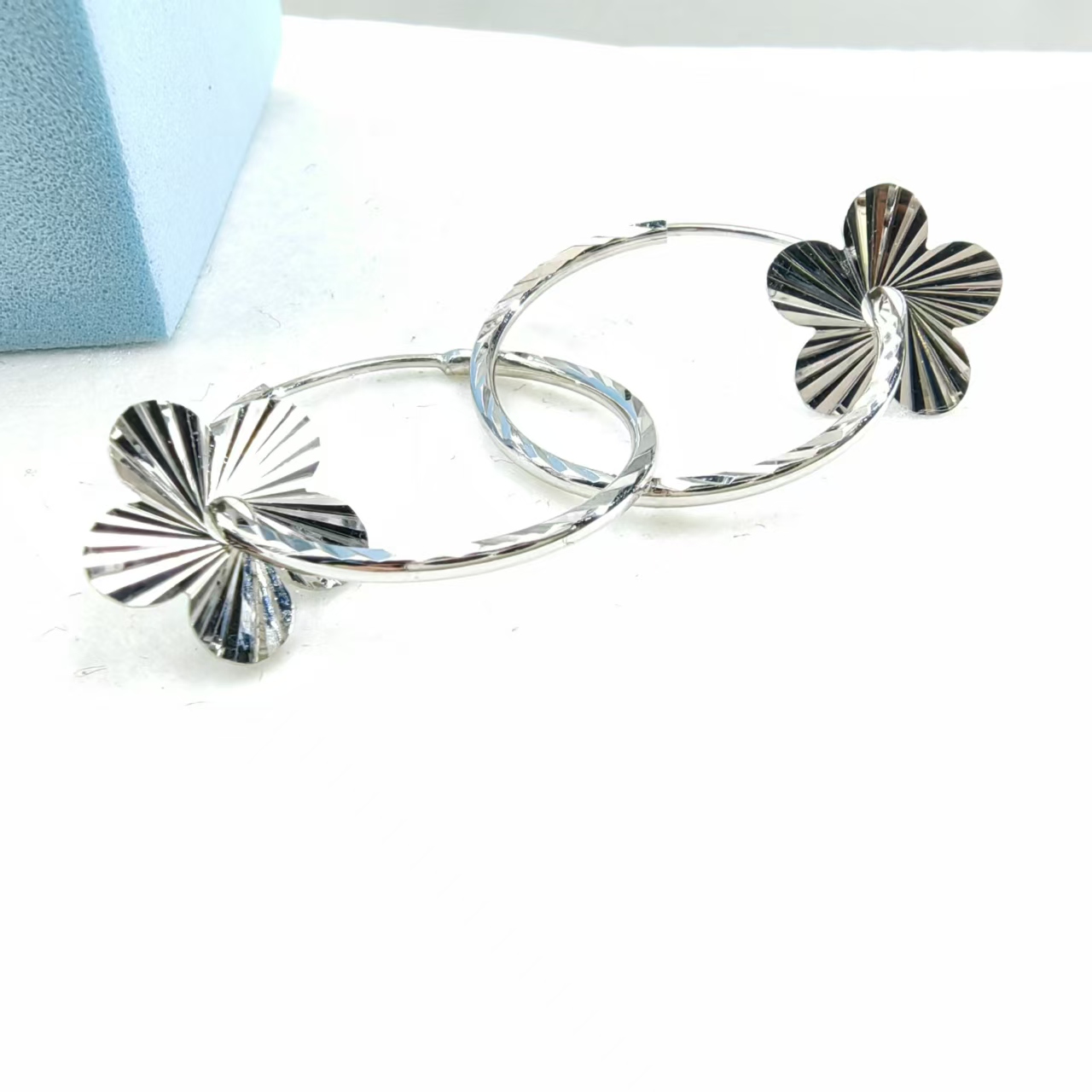 PT950铂金耳饰 镭射梅花铂金耳圈 约20mm  时尚百搭