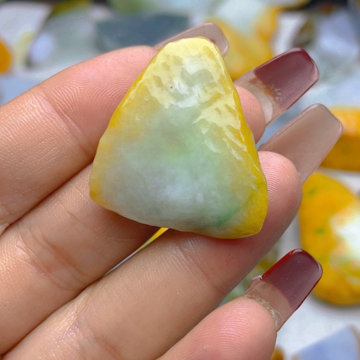 翡翠挂件未镶嵌翡翠