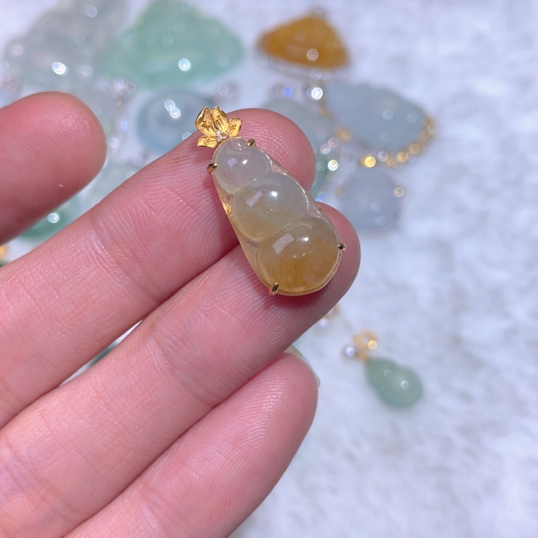 翡翠18K金镶嵌颈饰翡翠