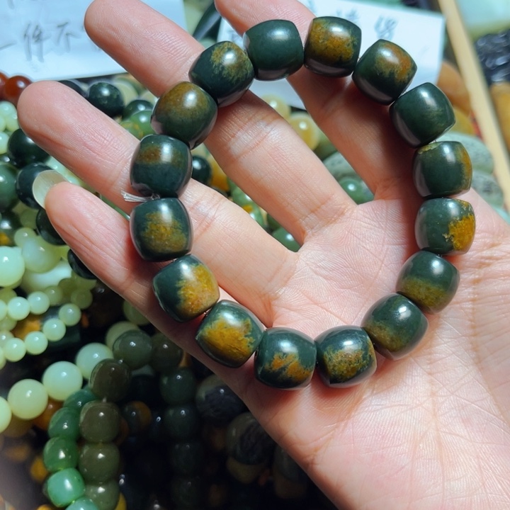 岫岩河磨玉（透闪石质玉）手链未镶嵌