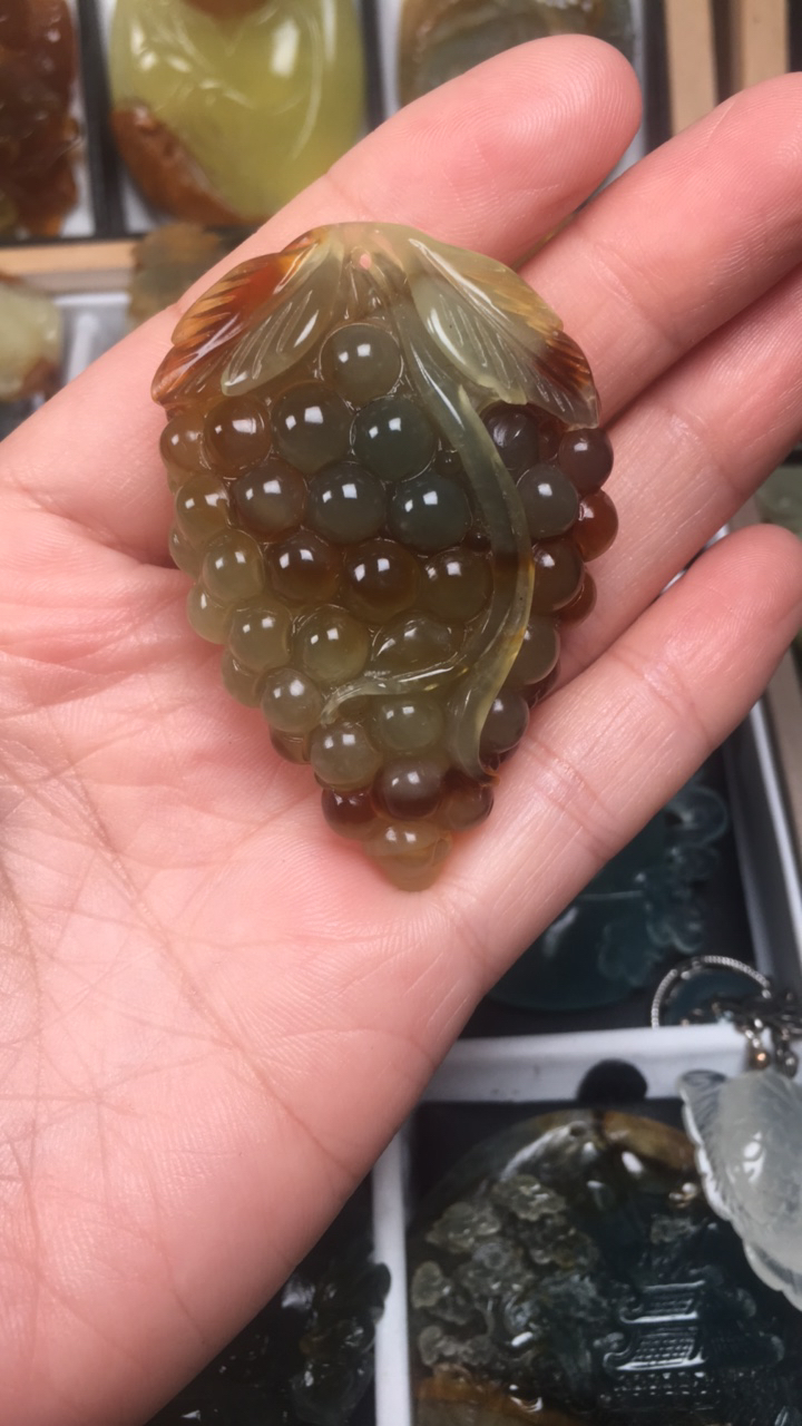 岫玉花玉手工葡萄，硕果累累