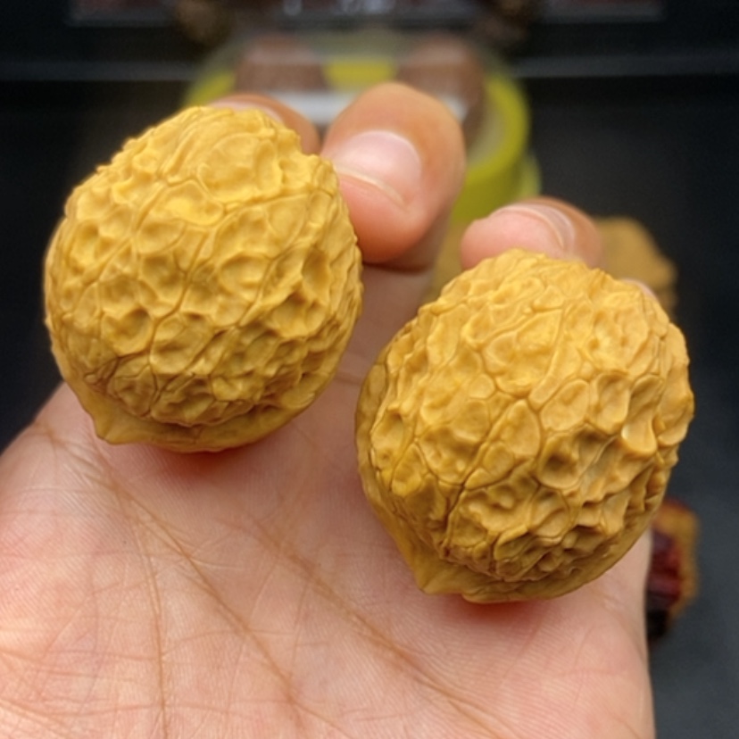 【闪购商品】文玩核桃把件38尺铁龙珠元宝