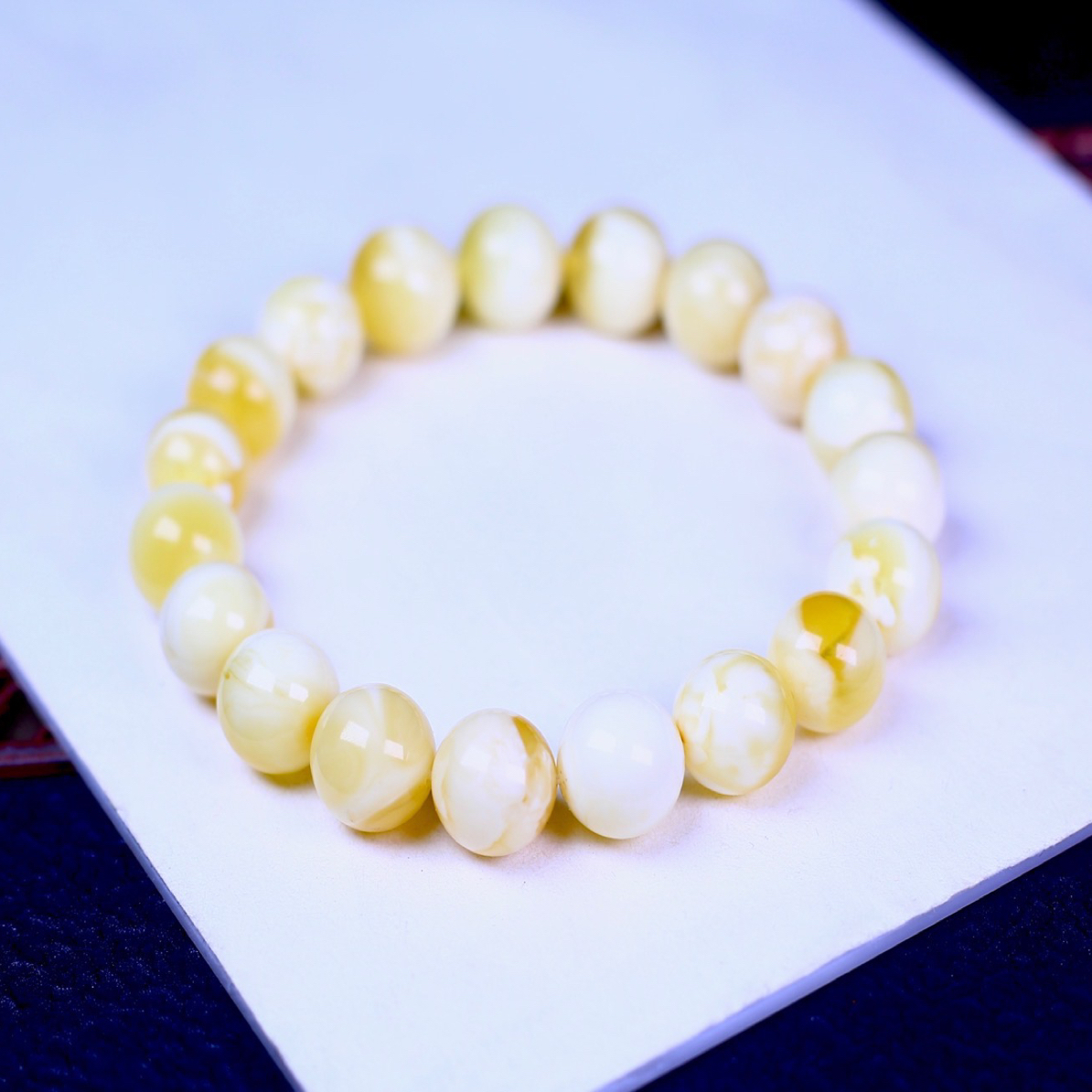 10+mm俄料白花圆珠蜜蜡手串，