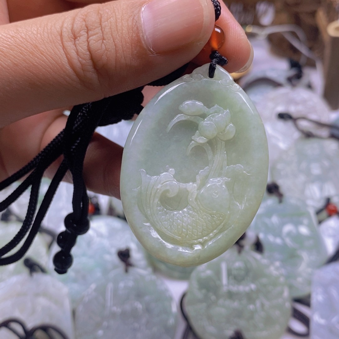 翡翠颈饰未镶嵌翡翠