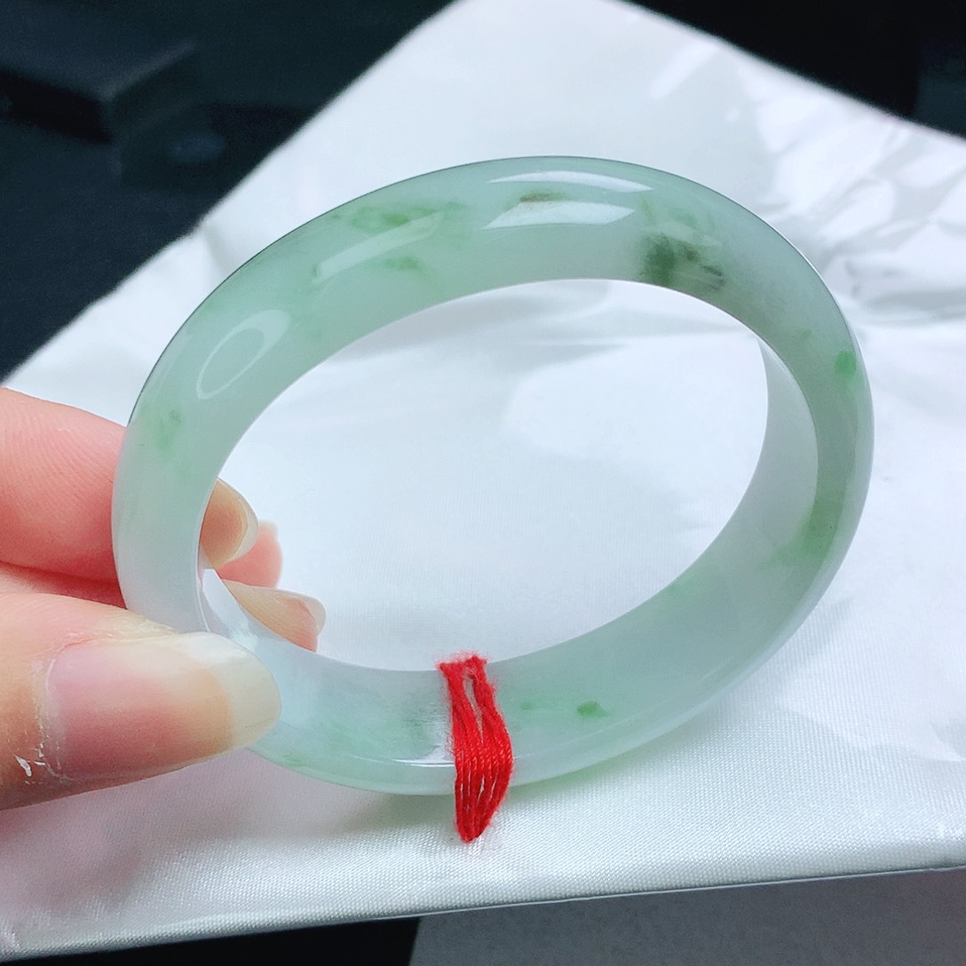 翡翠手镯（贵妃镯）未镶嵌