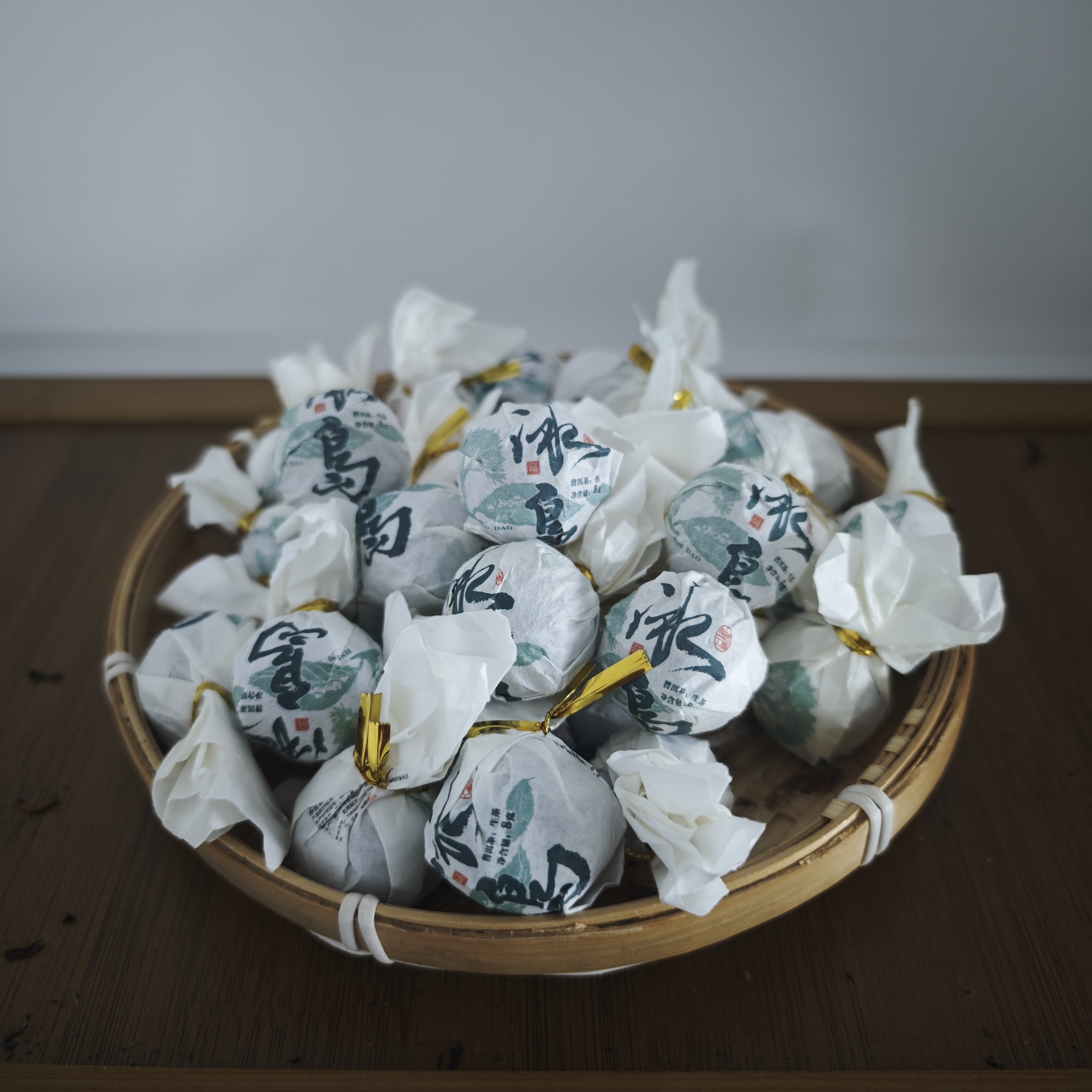 2022年冰岛龙珠生茶云南普洱茶8克/颗