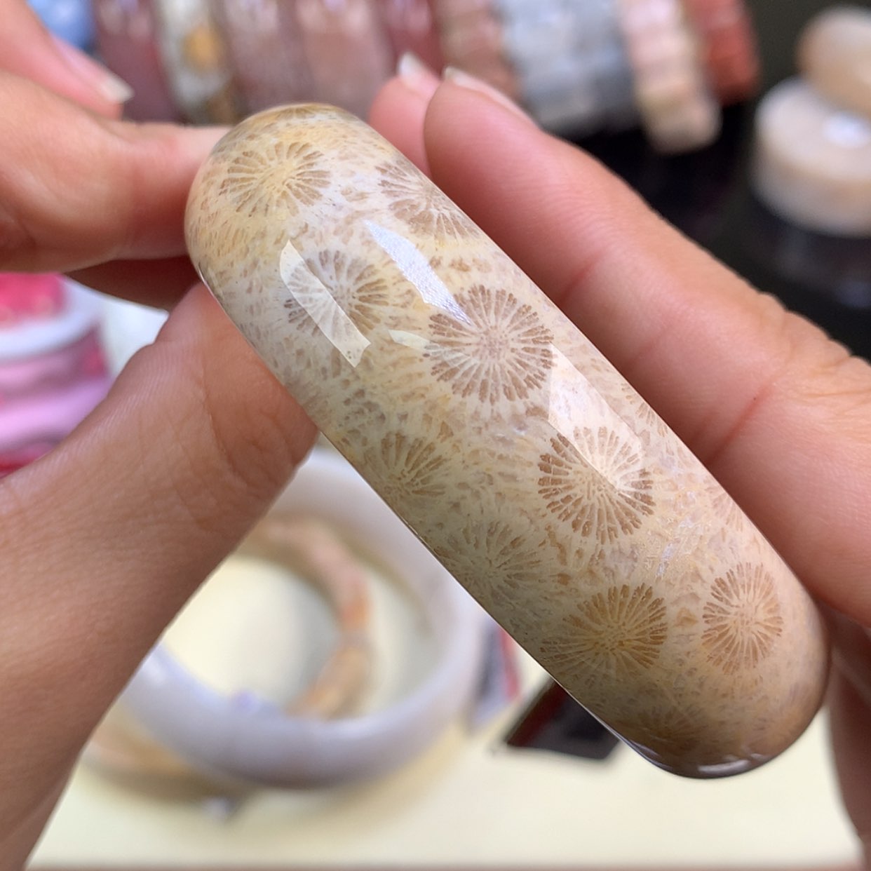 【闪购商品】颈饰未镶嵌硅化珊瑚（珊瑚玉）38号精美手镯57.2圈