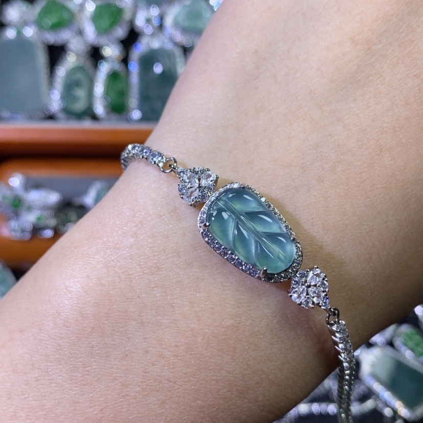 【闪购商品】翡翠颈饰未镶嵌天然