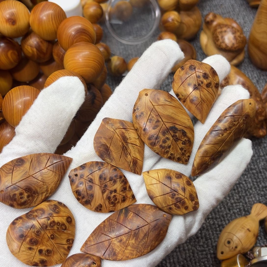 柏木（崖柏）跃**动太行崖柏