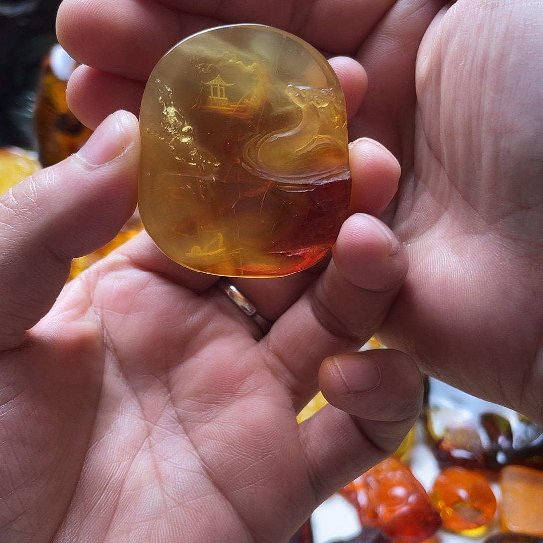 琥珀未镶嵌裸石吊坠