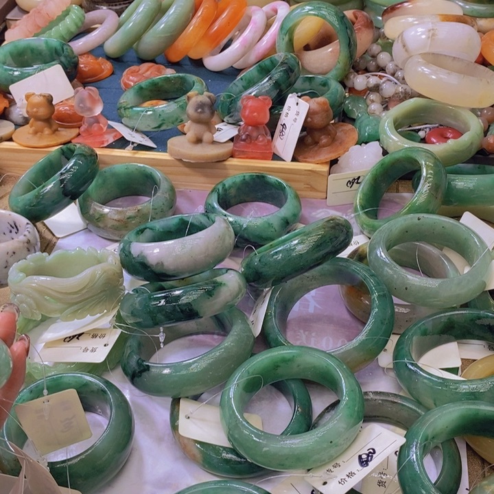 石英质玉手镯未镶嵌陈*