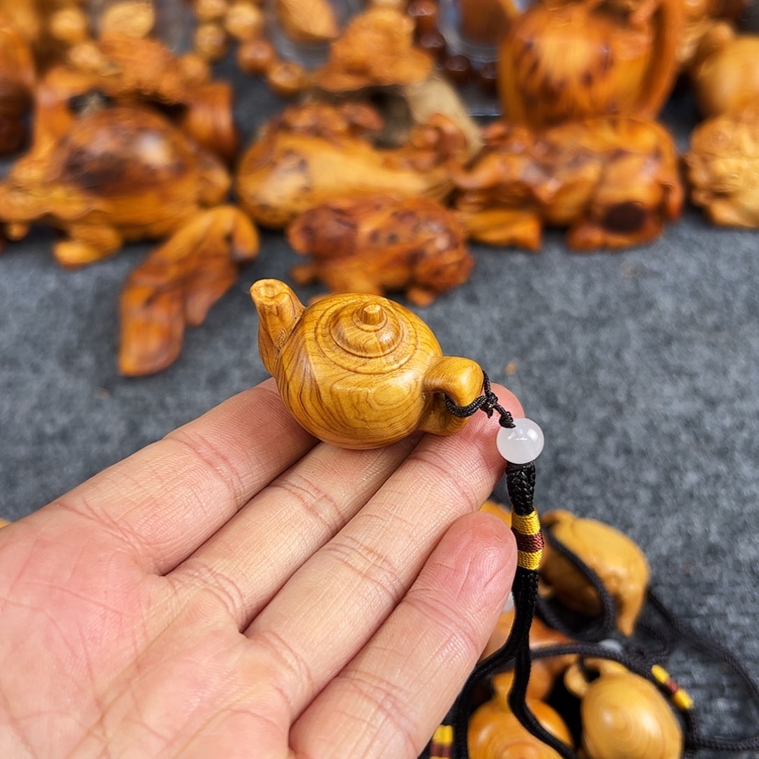 柏木太行崖柏陈化手把件