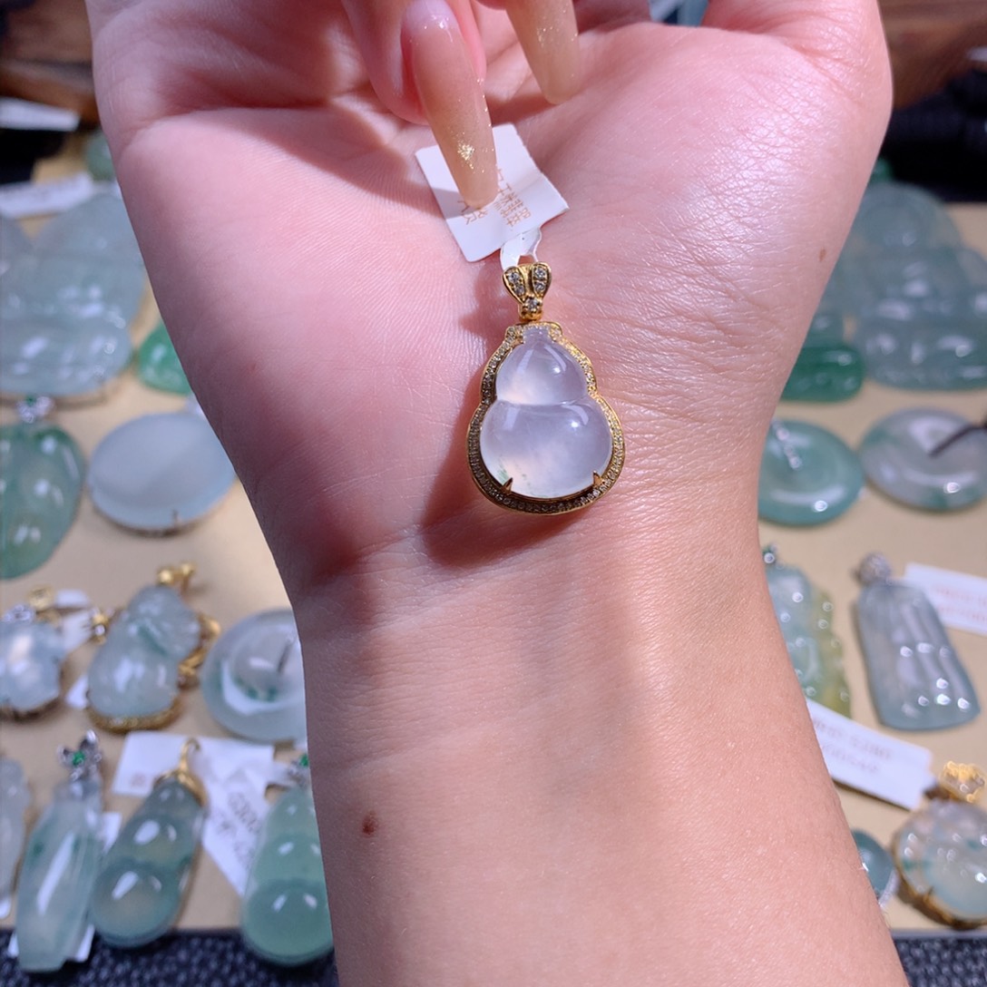 翡翠吊坠(不含链)18K金镶嵌