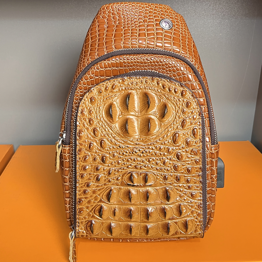 鳄鱼纹牛皮男士时尚百搭多功能单肩斜挎胸包高品质棕色