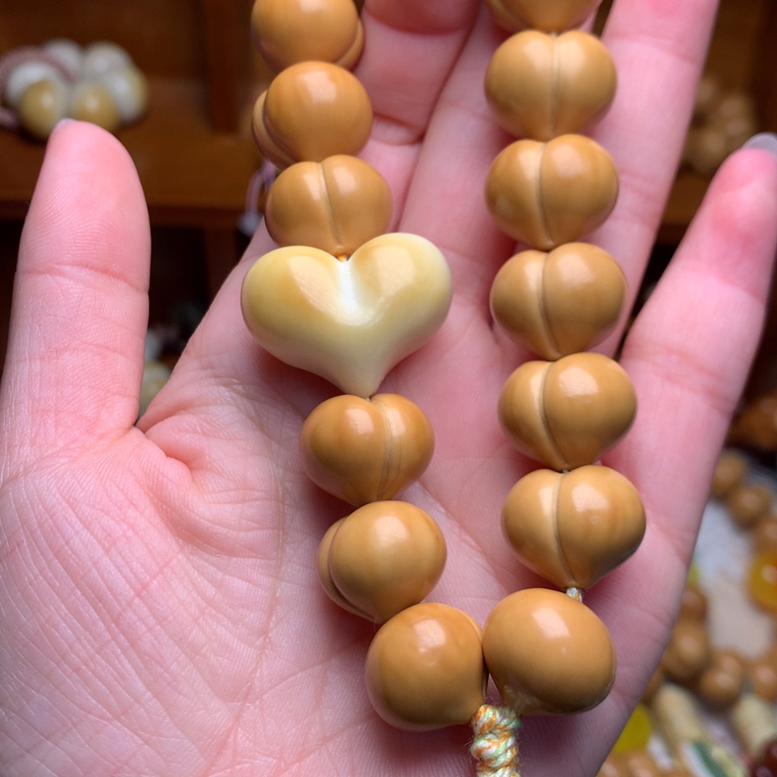 吊坠猴头核桃15高定屁桃手持白爱心