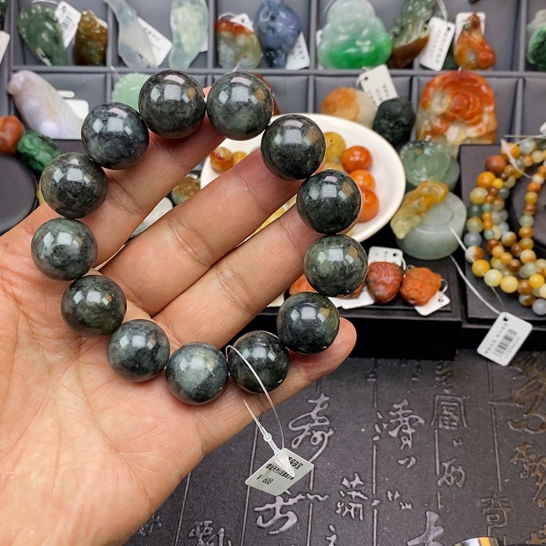 翡翠手串未镶嵌乌鸡