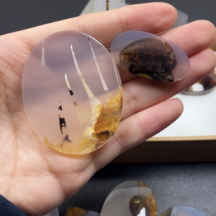 春***者玛瑙/玉髓未镶嵌颈饰